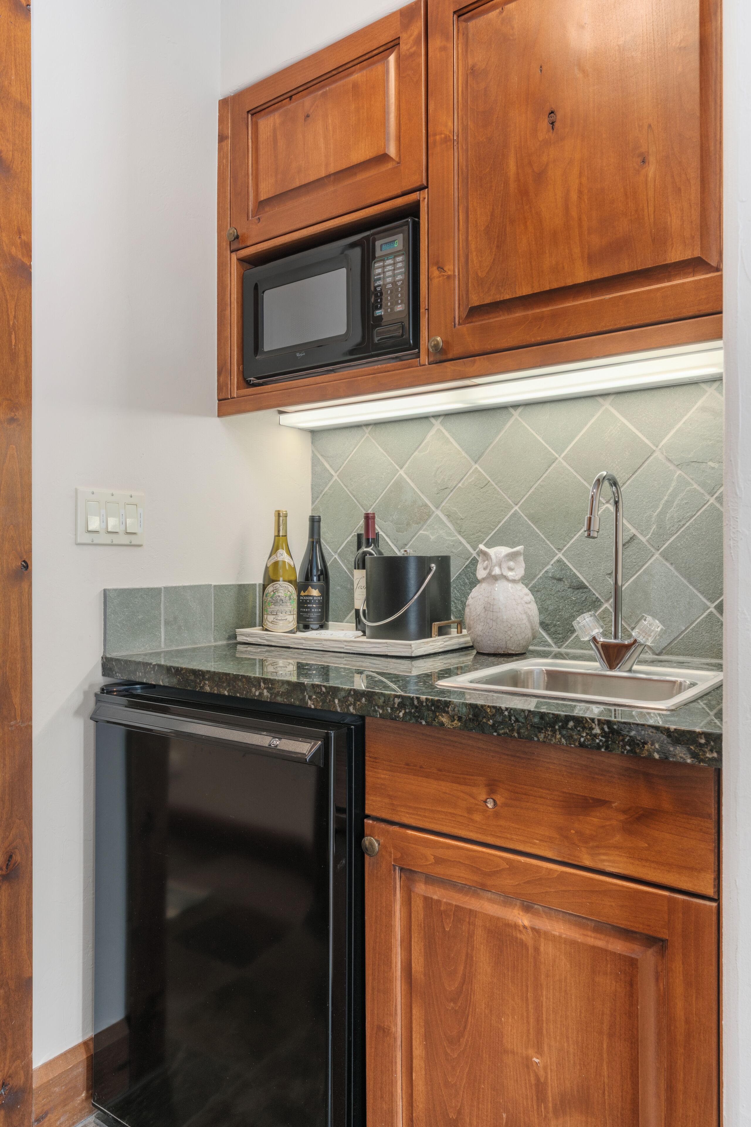 Fridge, microwave, coffee/tea maker, cookware/dishes/utensils