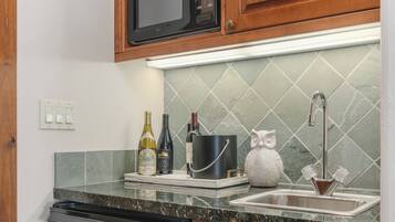 Fridge, microwave, coffee/tea maker, cookware/dishes/utensils