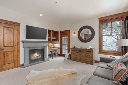 Outpost: Grand View 363S - Air Conditioning!