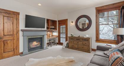 Outpost: Grand View 363S - Air Conditioning!