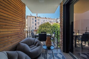 Outdoor dining - Vrbo Property (Nice)
