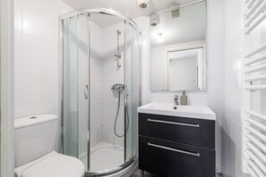 Bathroom - Vrbo Property (Nice)