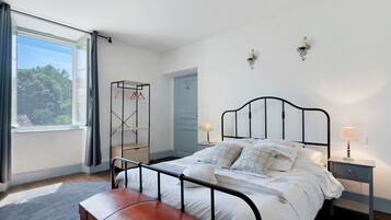 WiFi, bed sheets