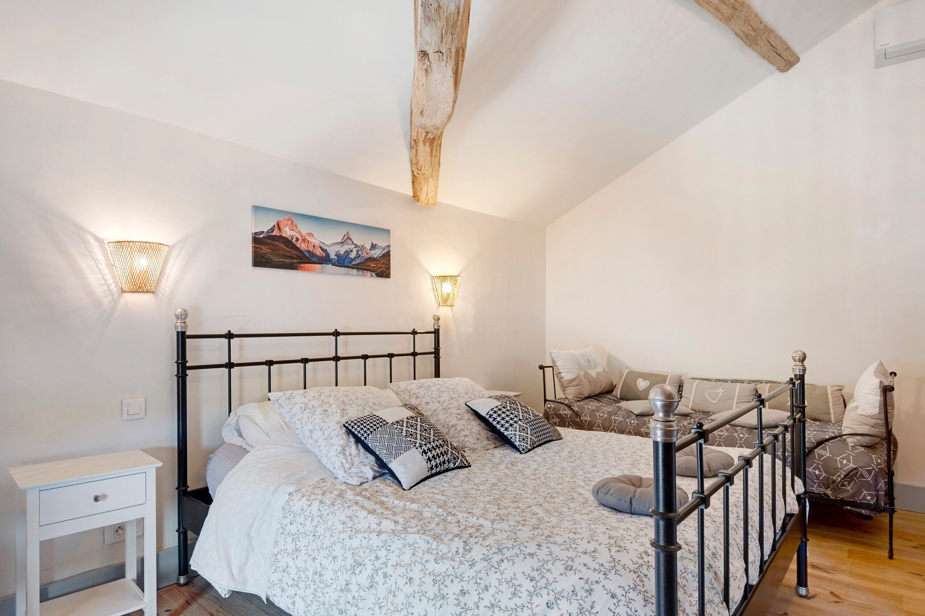 WiFi, bed sheets