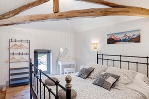 WiFi, bed sheets
