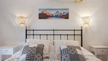 WiFi, bed sheets