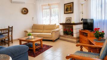 Chalet, 3 Bedrooms, Smoking, Private Pool | Living room
