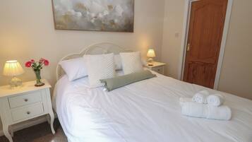 2 habitaciones, decoración personalizada y muebles diferentes
