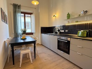 Private kitchen - Elegant & Spacious 3BR with Terrace in city center ✺ WI-FI ✺ AC ✺ (Firenze)