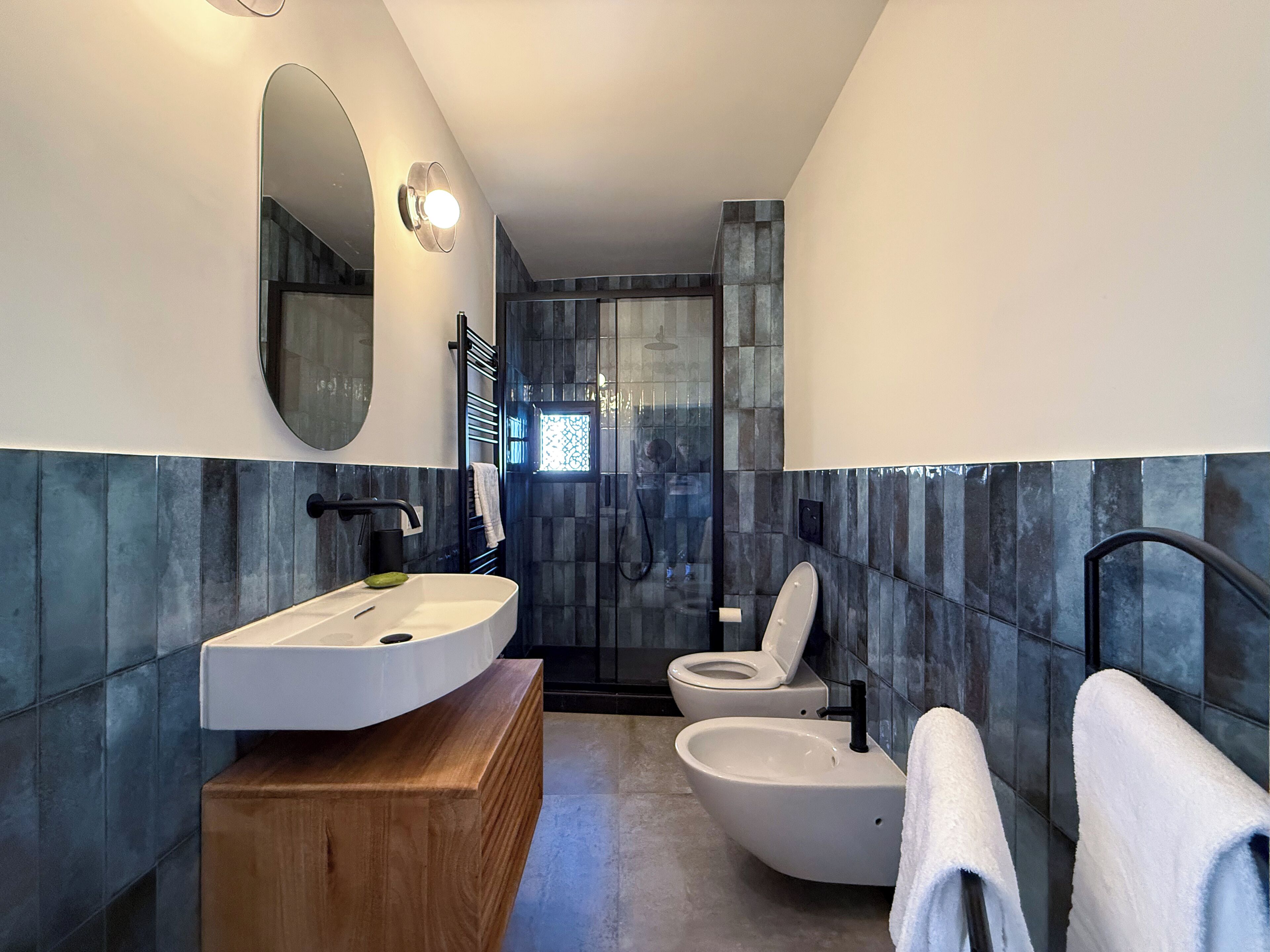 Doccia, asciugacapelli, bidet, asciugamani