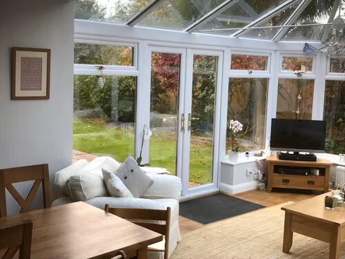 House Sleeps 9 With Indoor Pool