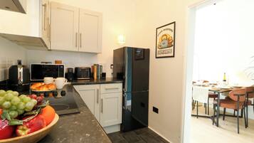Dishwasher, cookware/dishes/utensils