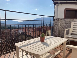 Outdoor dining - Vrbo Property (Cabrero)