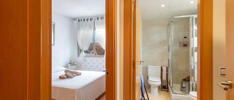 1 bedroom, iron/ironing board, bed sheets
