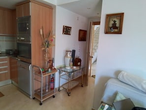 Private kitchen - Apartment 'Cubelles' with Sea Views, Private Terrace, and Air Conditioning (Cubelles)