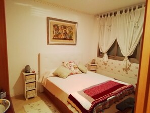 Room - Apartment 'Cubelles' with Sea Views, Private Terrace, and Air Conditioning (Cubelles)