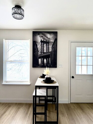 Modern Private 2-Bedroom Escape w/ Full Kitchen