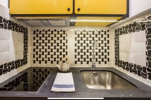 Private kitchen - Vrbo Property (Paris)