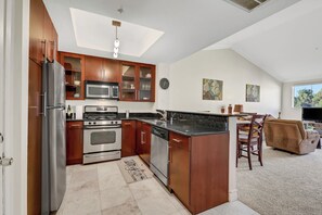 Private kitchen - Strip location Cozy 1-bedroom condo in fabulous Las Vegas (Las Vegas)