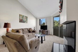 Living area - Strip location Cozy 1-bedroom condo in fabulous Las Vegas (Las Vegas)