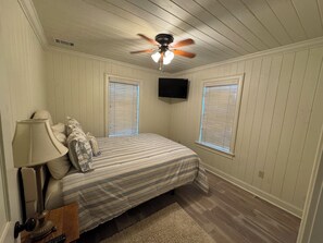 Room - Lakefront Cabin on Cherry Lake with Basement Gameroom and Dock! (Pinetta)
