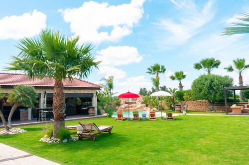Escape to Paradis | 4BR Farm Villa · 40min Tunis