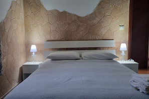 WiFi, bed sheets - Vrbo Property (Castagnetta)
