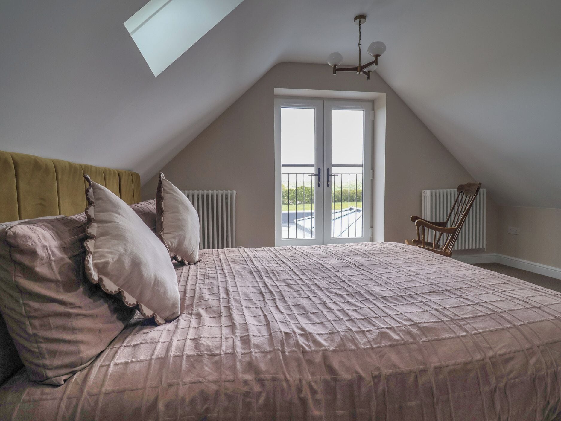 4 chambres, accès au Wi-Fi (inclus), décor unique, ameublement unique