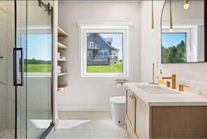 Hair dryer - Brudenell Riverview Estate-luxury modern retreat in hi-end neighborhood (Montague)
