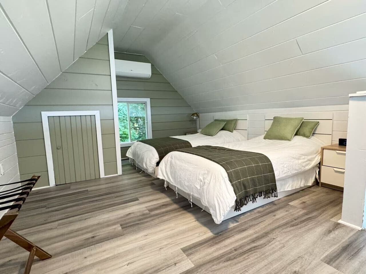 WiFi, bed sheets