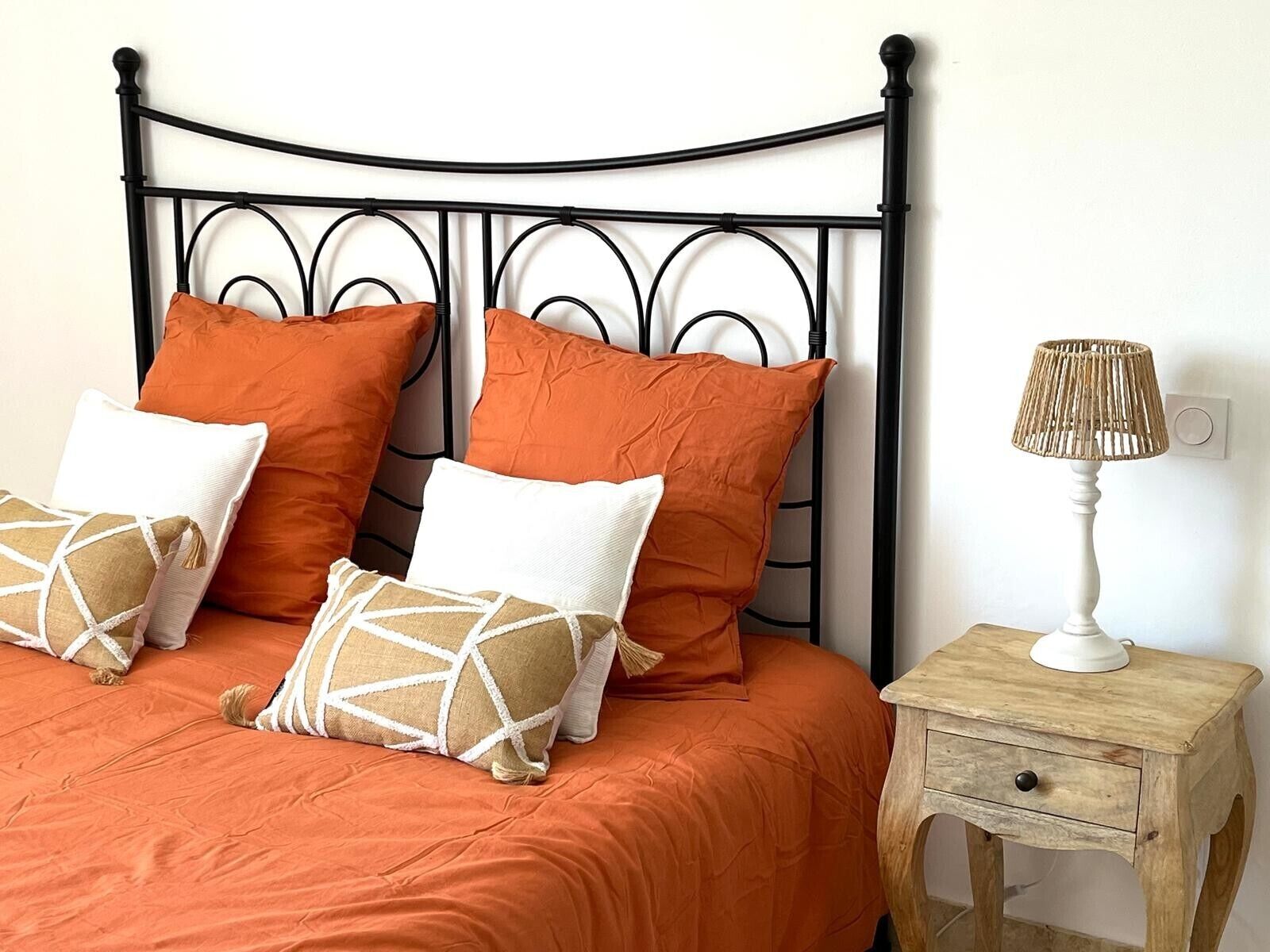 WiFi, bed sheets