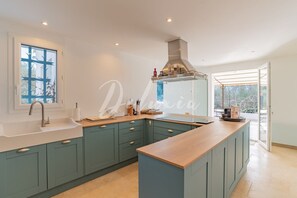 Fridge, microwave, coffee/tea maker, electric kettle