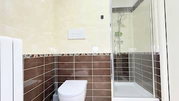 Ducha, bidet, toallas