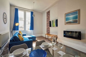 Offices - Host & Stay | Flat 2 Club Chambers (Great Malvern)