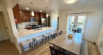 King Beds • Lounge • Walk to Dining • Cantril House