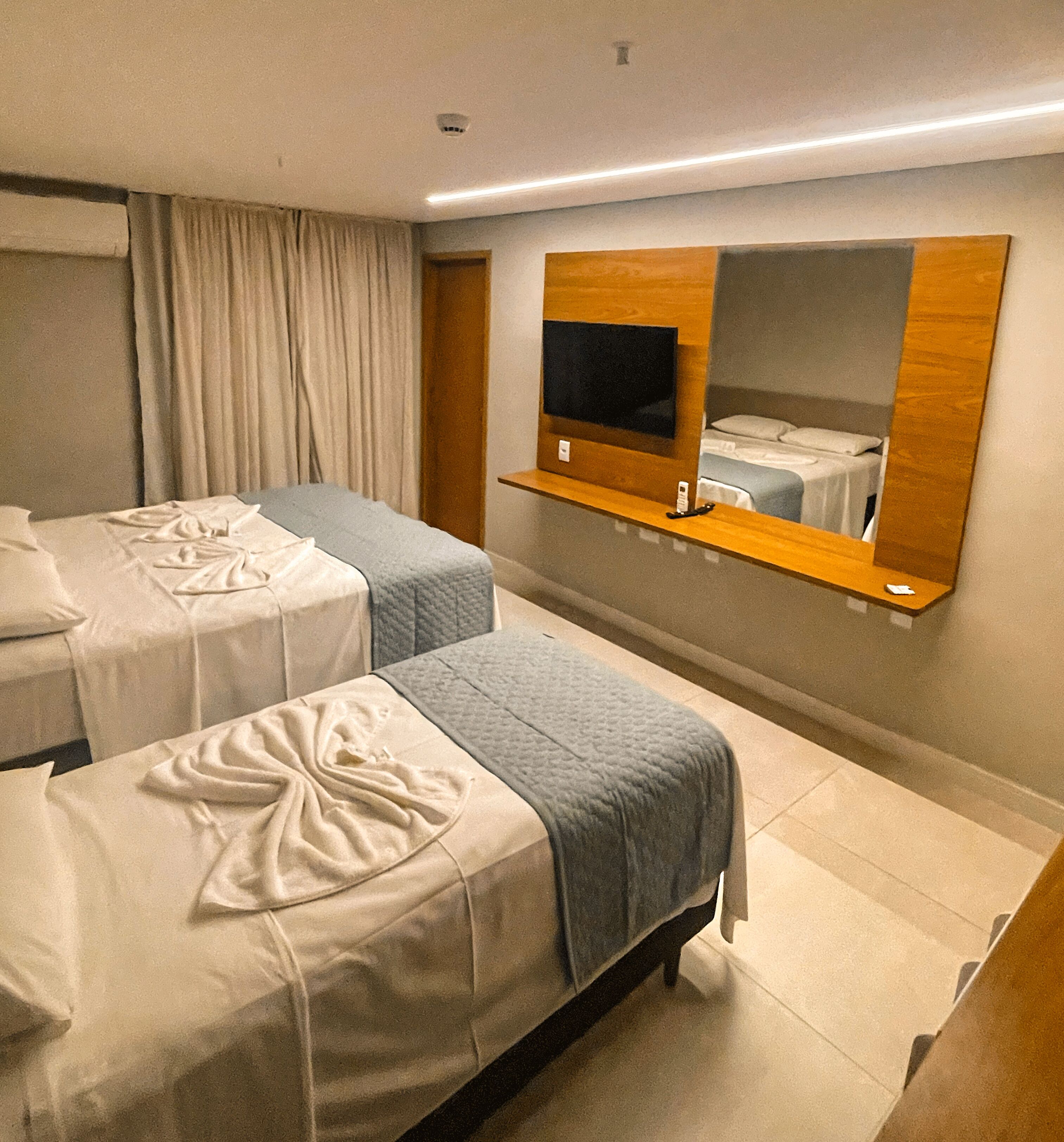 Standard Triple Room | Desk, laptop workspace, free WiFi