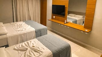 Standard Triple Room | Desk, laptop workspace, free WiFi