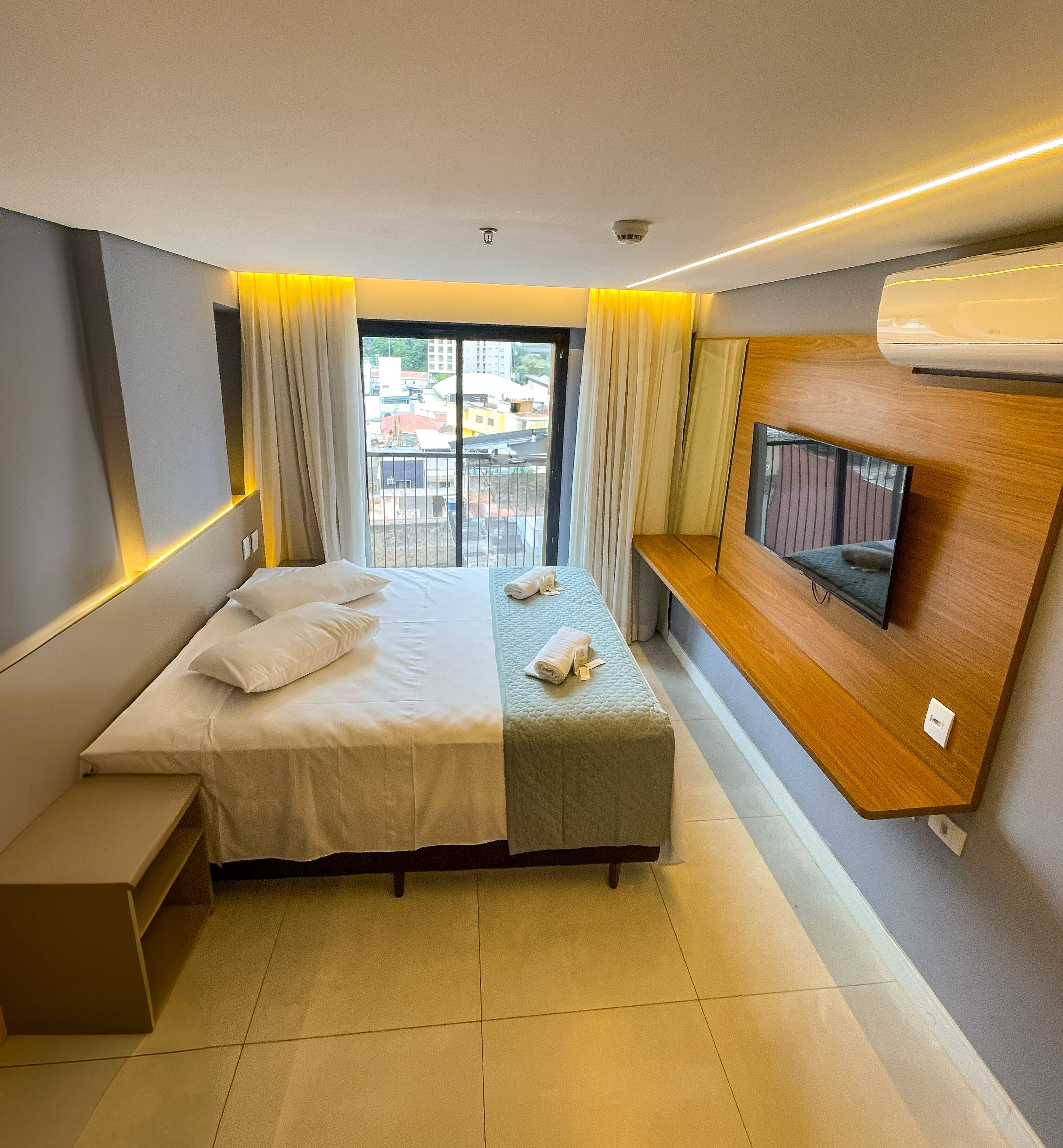 Standard Twin Room | Desk, laptop workspace, free WiFi