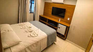 Standard Twin Room | Desk, laptop workspace, free WiFi