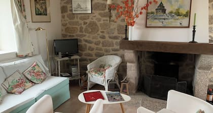 Small cottage in Réville near the sea, ideal for a family with two children