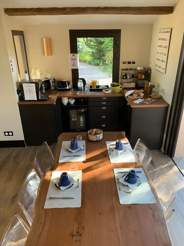 Maison d’hôtes « Le Clos de l’Église » avec piscine partagée, terrasse et Wi-Fi
