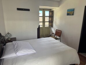 Classic Single Room, Balcony, City View | Free WiFi - La Mansion del Parque (Guaranda)