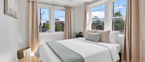 Desk, iron/ironing board, WiFi, bed sheets