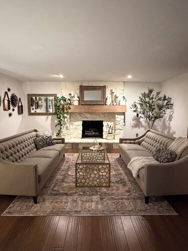 Spacious 4-bedroom home close to the Cuyahoga Valley National Park & Blossom.
