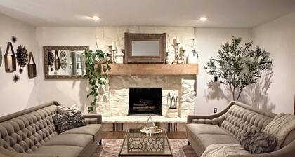 Spacious 4-bedroom home close to the Cuyahoga Valley National Park & Blossom.