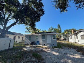 Exterior - Modern 2BR Near Downtown St. Pete & Beaches (St. Petersburg)