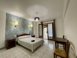 Room - Guest Room 1 with Pool (Saint-Pompont)