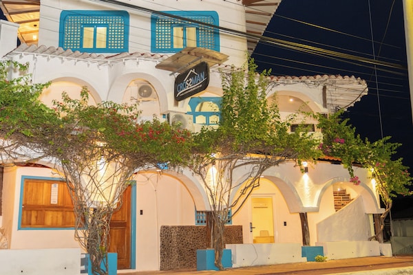 Hotel Crossman - Galápagos Islands