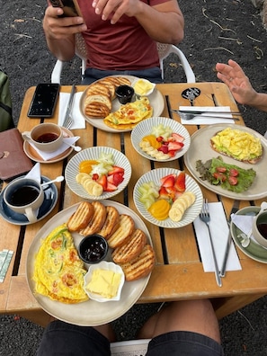 Daily cooked-to-order breakfast for a fee - HOTEL CROSSMAN (Puerto Ayora)