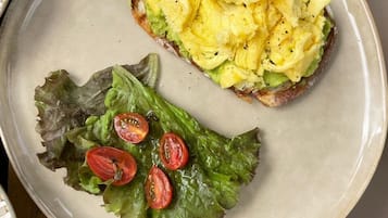 Petit déjeuner continental servi tous les jours en supplément